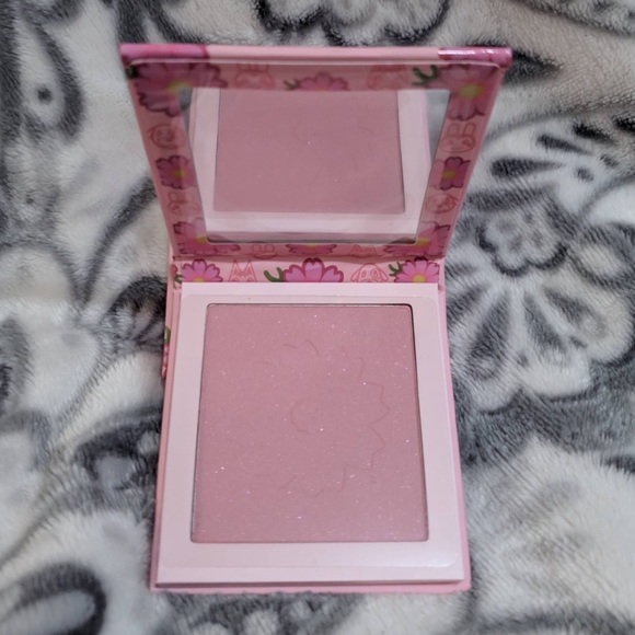 colourpop x animal crossing - flower power blush - Picture 1 of 2